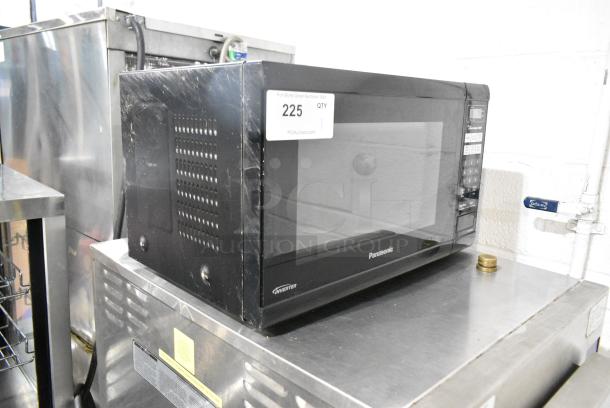 Panasonic NN-SN651B Countertop Microwave Oven w/ Plate. 120 Volts, 1 Phase. - Image 2 of 5