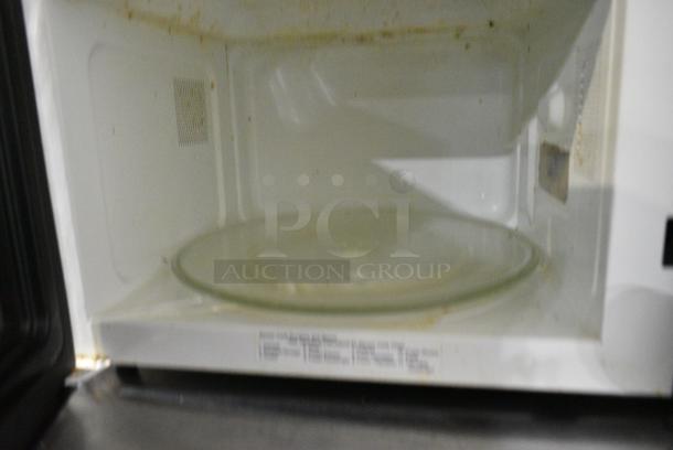 Panasonic NN-SN651B Countertop Microwave Oven w/ Plate. 120 Volts, 1 Phase. - Image 3 of 5