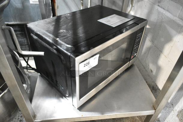 Cuisinart EM0P042DG Countertop Microwave Oven w/ Plate. 120 Volts, 1 Phase. - Image 2 of 5
