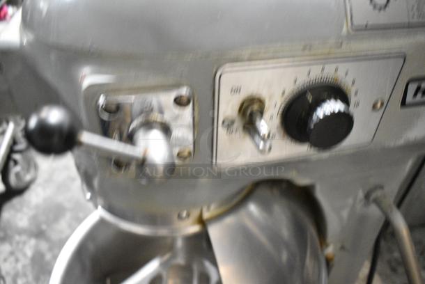 Hobart A200 Metal Commercial Countertop 20 Quart Planetary Dough Mixer w/ Stainless Steel Mixing Bowl, Bowl Guard and Paddle Attachment. 115 Volts, 1 Phase. Tested and Working! - Image 4 of 8