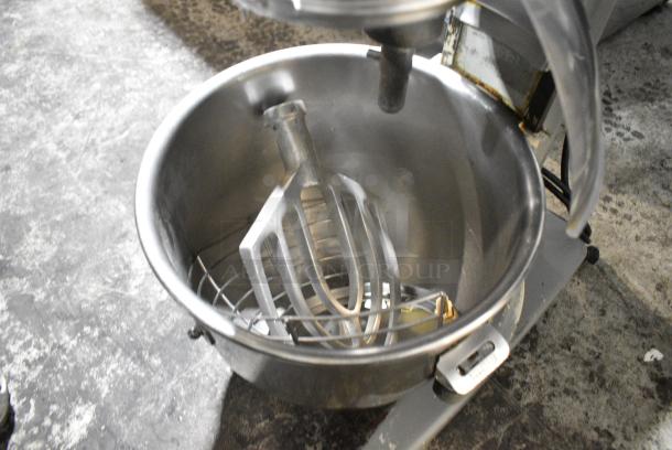 Hobart A200 Metal Commercial Countertop 20 Quart Planetary Dough Mixer w/ Stainless Steel Mixing Bowl, Bowl Guard and Paddle Attachment. 115 Volts, 1 Phase. Tested and Working! - Image 5 of 8