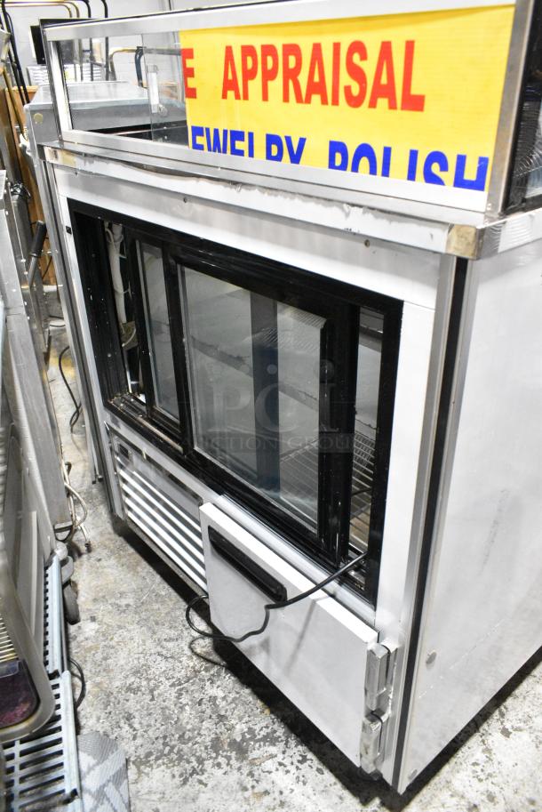 2020 Leader SDL48SC Metal Commercial Floor Style Deli Display Case Merchandiser w/ Dry Top Case. 115 Volts, 1 Phase. Tested and Powers On But Does Not Get Cold - Image 5 of 8