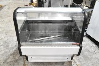 Universal Coolers Metal Commercial Floor Style Deli Display Case Merchandiser. 115 Volts, 1 Phase. Tested and Powers On But Does Not Get Cold