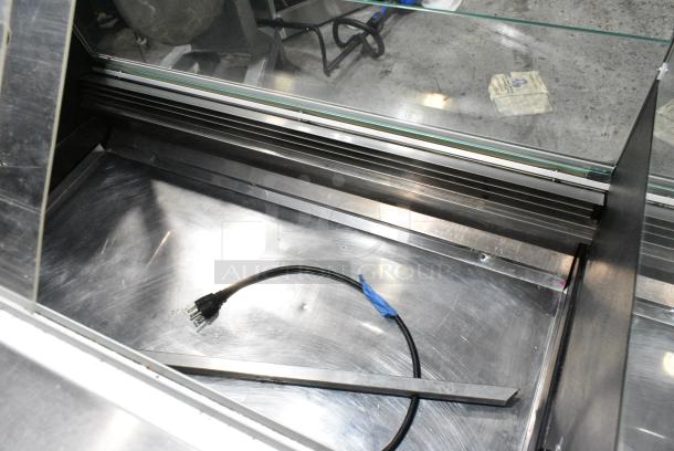 Universal Coolers Metal Commercial Floor Style Deli Display Case Merchandiser. 115 Volts, 1 Phase. Tested and Powers On But Does Not Get Cold - Image 4 of 6