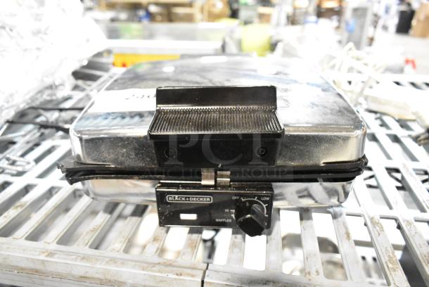 Black & Decker Metal Countertop Panini Press. 120 Volts, 1 Phase. Tested and Working! - Image 1 of 4