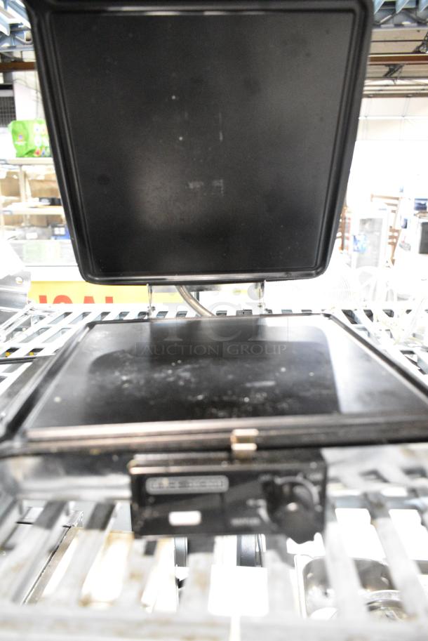 Black & Decker Metal Countertop Panini Press. 120 Volts, 1 Phase. Tested and Working! - Image 3 of 4