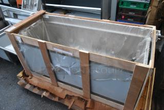 BRAND NEW SCRATCH AND DENT! Regency 600BB2460 24" x 60" Stainless Steel Beer Box with 3" Backsplash - 20 3/4" x 57 3/4" x 18" Bowl