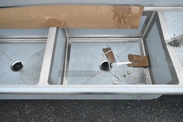 BRAND NEW SCRATCH AND DENT! Regency Spec Line Stainless Steel 3 Bay Sink w/ Dual Drain Boards. Bays 30x25x18 - Image 3 of 5