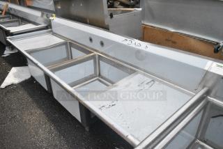 BRAND NEW SCRATCH AND DENT! Regency Stainless Steel 2 Bay Sink w/ Dual Drain Boards. No Legs. Bays 23x23x12 - Item #1156157