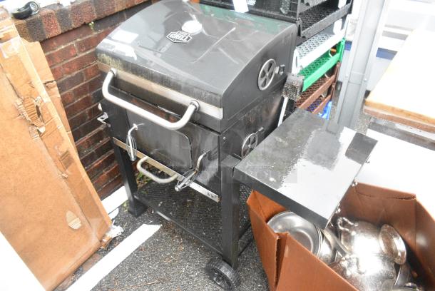 Black Metal Outdoor Portable Grill. - Image 2 of 4