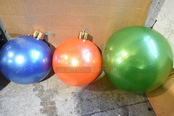 ALL ONE MONEY! Lot of Christmas Decor Including 6 Large Blow Up Ornaments (5 blown up and 1 New In Box) and 1 Fast Inflator - Image 8 of 12