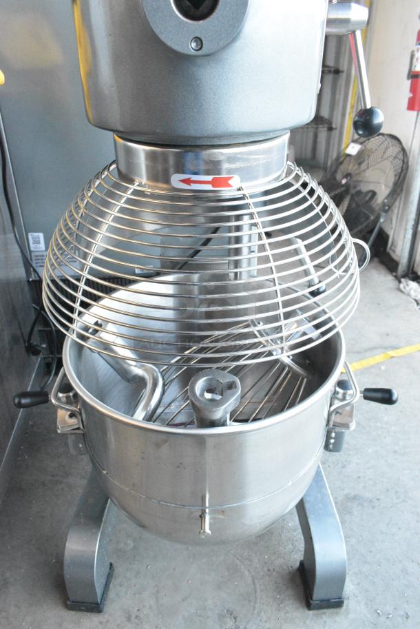 BRAND NEW SCRATCH AND DENT! Avantco 177MX40H 40 Qt. Planetary Floor Mixer w/ Stainless Steel Mixing Bowl, Bowl Guard, Dough Hook, Paddle and Whisk Attachments. 240 Volts, 1 Phase. - Image 4 of 7