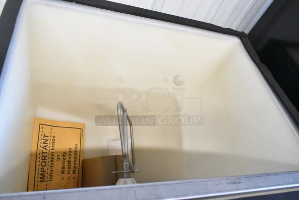 BRAND NEW SCRATCH AND DENT! Scotsman HD30B-1 iceValet 30" Wide Stainless Steel Commercial 180 lb. Capacity  Ice Bin Hotel Dispenser. 120 Volts, 1 Phase. - Image 4 of 4