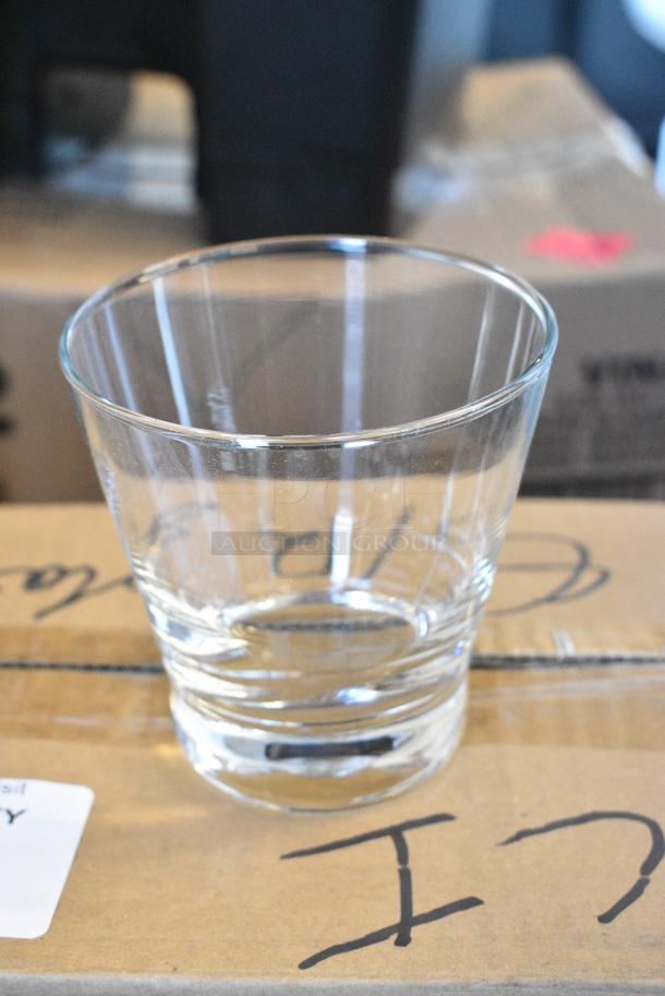 Box of 12 BRAND NEW SCRATCH AND DENT! 5535612V Acopa Fusion 12 oz. Rocks / Old Fashioned Glass - Image 1 of 4