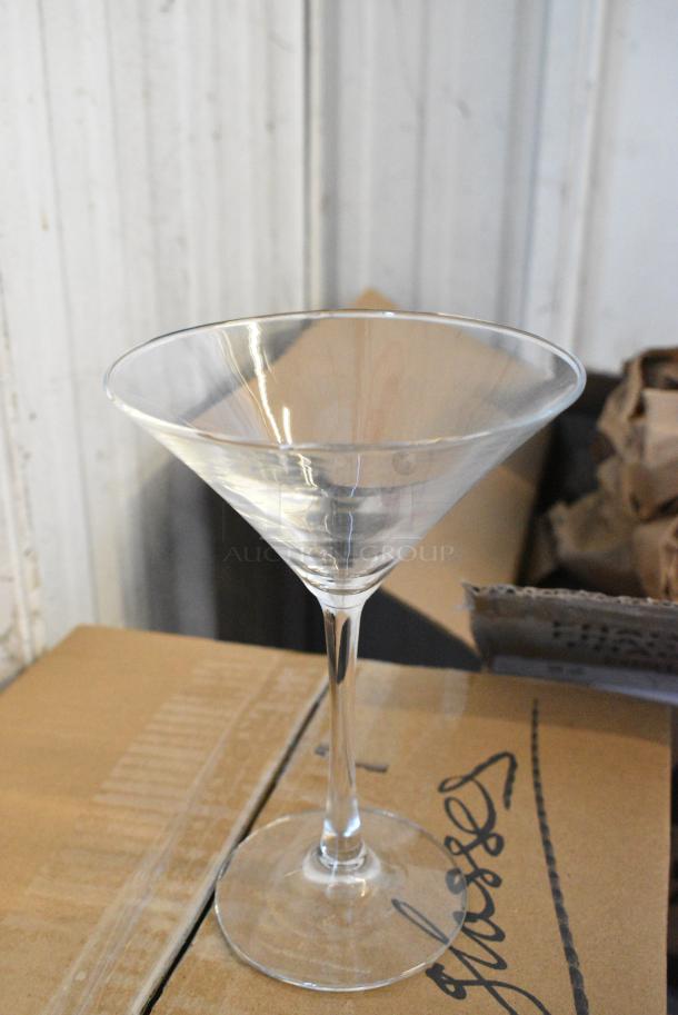 Box of 12 BRAND NEW SCRATCH AND DENT! Libbey 7512 Vina 8 oz. Customizable Martini Glass - Image 1 of 4