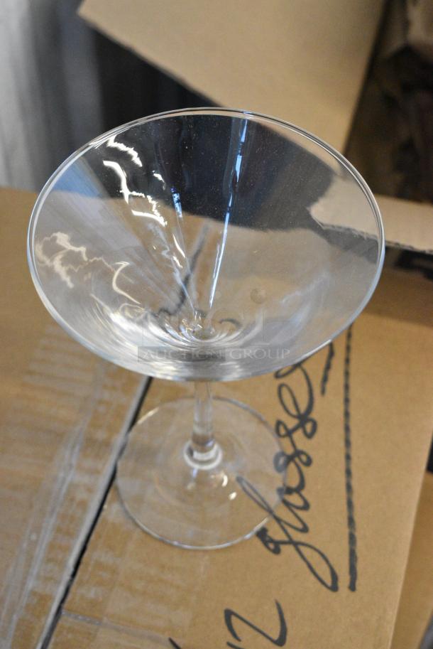 Box of 12 BRAND NEW SCRATCH AND DENT! Libbey 7512 Vina 8 oz. Customizable Martini Glass - Image 3 of 4