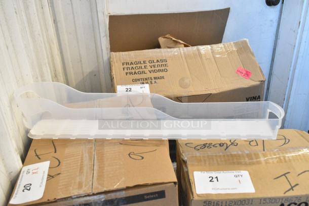 Box of BRAND NEW SCRATCH AND DENT! Poly Drink Sliders - Image 3 of 4