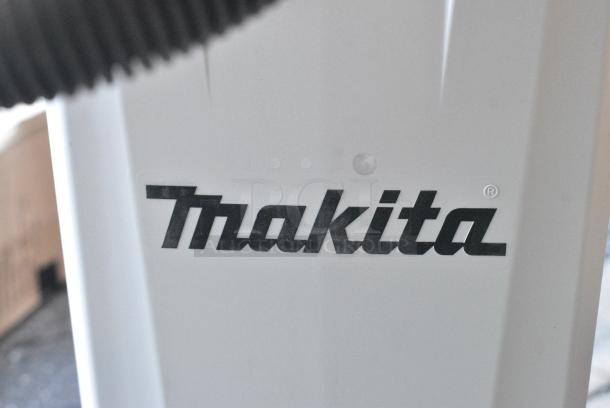 BRAND NEW SCRATCH AND DENT! Makita XCV19PG 18V X2 LXT Lithium Ion 36V Cordless 12" Upright Vacuum Kit with HEPA Filtration 6.0 Ah. Tested and Working! - Image 4 of 8