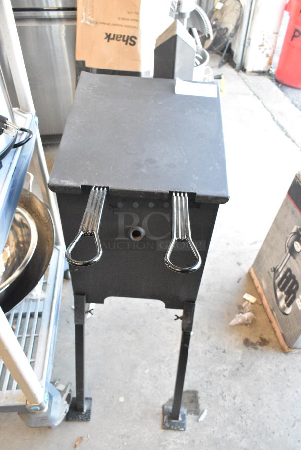 BRAND NEW SCRATCH AND DENT! Backyard Pro BP4GEFS 4 Gallon Steel Liquid Propane Stationary Outdoor Deep Fryer - 90,000 BTU - Image 2 of 5