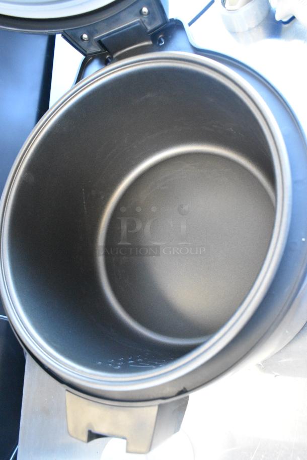 BRAND NEW SCRATCH AND DENT! Proctor Silex 37560R 60 Cup (30 Cup Raw) Electric Rice Cooker / Warmer. 120 Volts, 1 Phase. Tested and Working! - Image 6 of 7