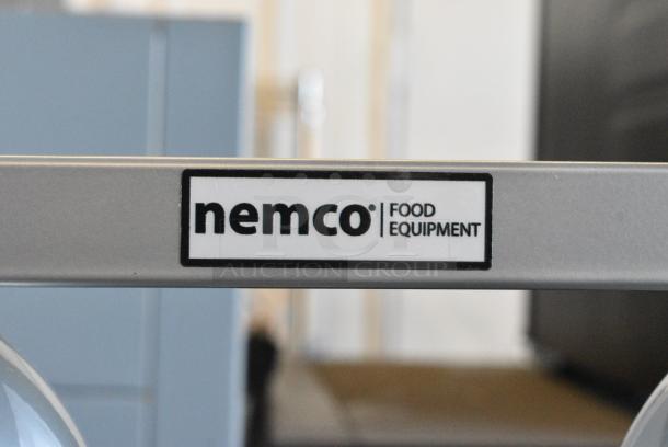 2 BRAND NEW SCRATCH AND DENT! Nemco 6000A-2 Two Bulb Freestanding Heat Lamp . 120 Volts, 1 Phase. 2 Times Your Bid! Tested and Working! - Image 3 of 5