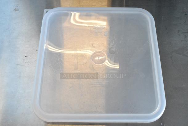 4 BRAND NEW SCRATCH AND DENT! Cambro 2161816 Poly Lids. 4 Times Your Bid! - Image 2 of 3