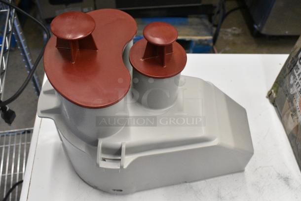 BRAND NEW SCRATCH AND DENT! Robot Coupe R2U Countertop Food Processor w/ S Blade. 120 Volts, 1 Phase. Tested and Working! - Image 2 of 8