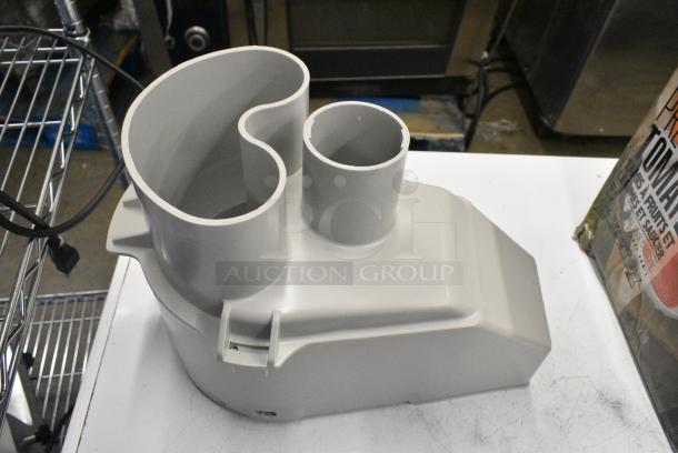 BRAND NEW SCRATCH AND DENT! Robot Coupe R2U Countertop Food Processor w/ S Blade. 120 Volts, 1 Phase. Tested and Working! - Image 3 of 8