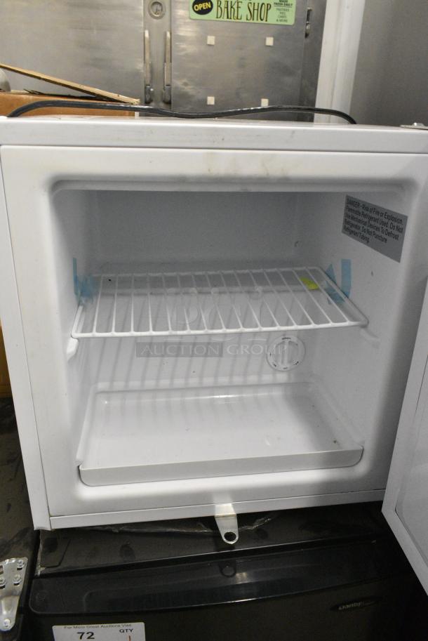 EdgeStar CMF151L-1 Mini Freezer. 115 Volts, 1 Phase. Tested and Working! - Image 3 of 4