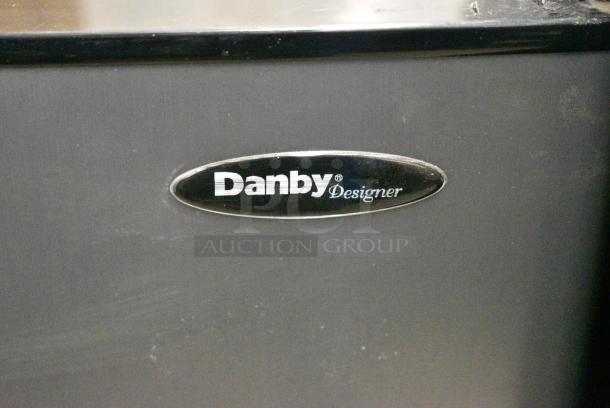 Danby DCR031B1BSLDD Mini Cooler w/ Freezer. 115 Volts, 1 Phase. Tested and Powers On But Does Not Get Cold - Image 2 of 7
