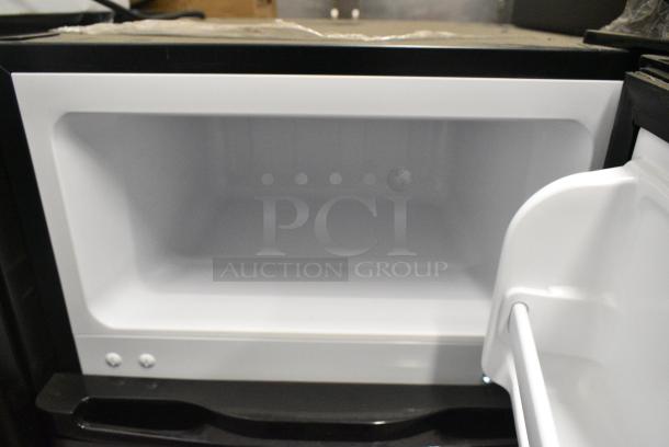 Danby DCR031B1BSLDD Mini Cooler w/ Freezer. 115 Volts, 1 Phase. Tested and Powers On But Does Not Get Cold - Image 3 of 7