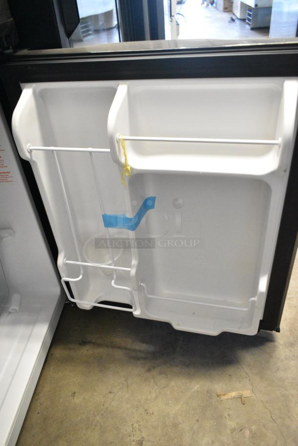 Danby DCR031B1BSLDD Mini Cooler w/ Freezer. 115 Volts, 1 Phase. Tested and Powers On But Does Not Get Cold - Image 6 of 7