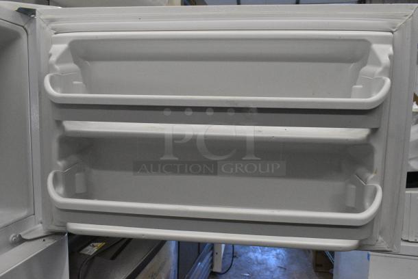 Frigidaire FFTR1814QW9B Cooler w/ Freezer. 115 Volts, 1 Phase. Tested and Working! - Image 4 of 7