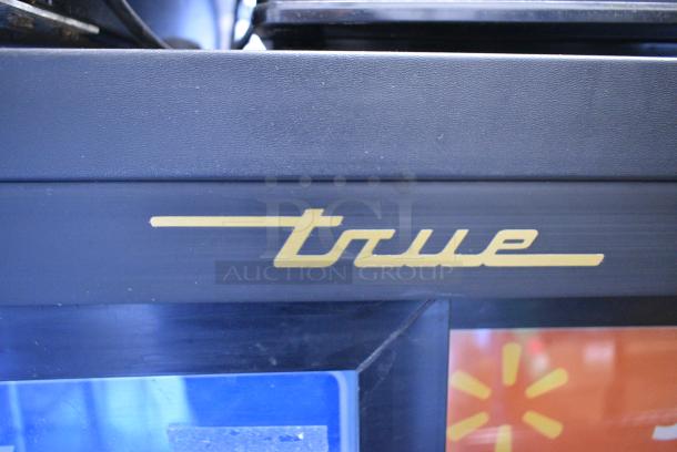 True GDM-41SL-54-LD Metal Commercial 2 Door Reach In Cooler Merchandiser w/ Poly Coated Racks. 115 Volts, 1 Phase. Tested and Working! - Image 2 of 5
