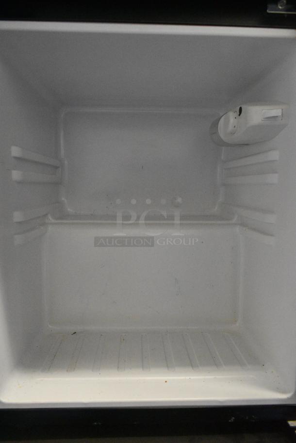 Haier HC32TW10SB Mini Cooler w/ Freezer. 115 Volts, 1 Phase. Cannot Test Due To Damaged Plug - Image 5 of 7
