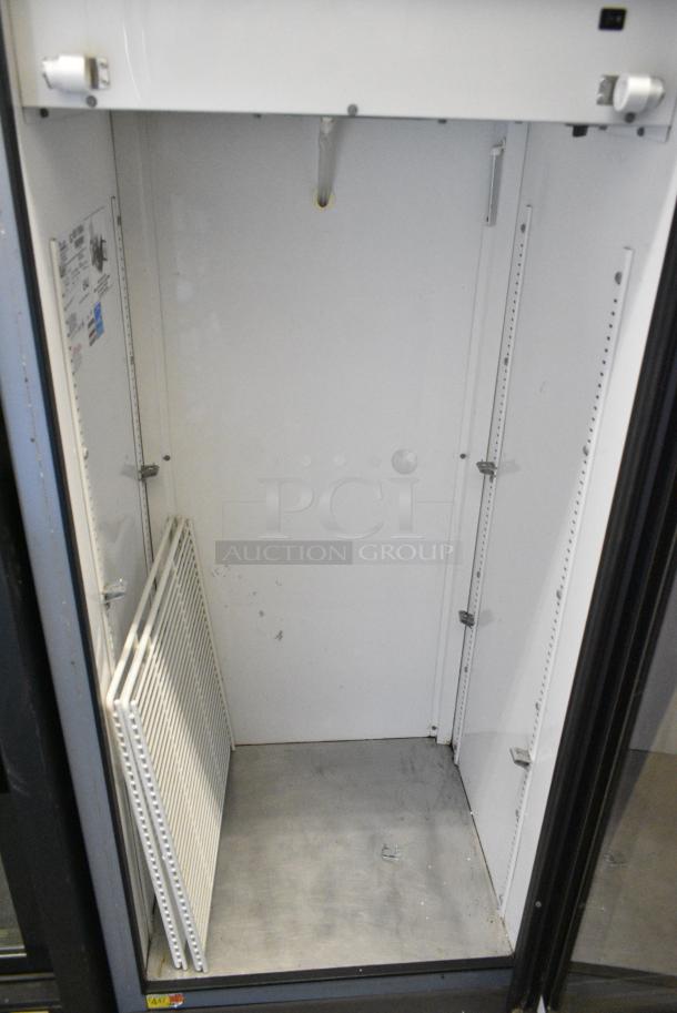 True GDM-12 Metal Commercial Single Door Reach In Cooler Merchandiser. 115 Volts, 1 Phase. Tested and Working! - Image 3 of 4