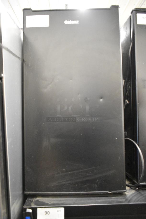 Galanz GLR33MBKE23 Mini Cooler. 115 Volts, 1 Phase. Tested and Powers On But Does Not Get Cold - Image 1 of 5