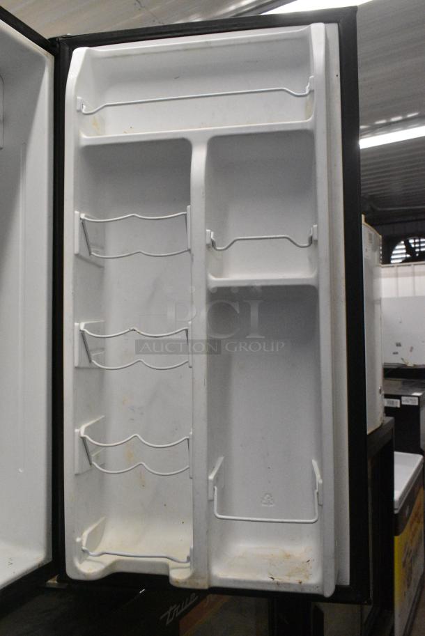 Galanz GLR33MBKE23 Mini Cooler. 115 Volts, 1 Phase. Tested and Powers On But Does Not Get Cold - Image 4 of 5