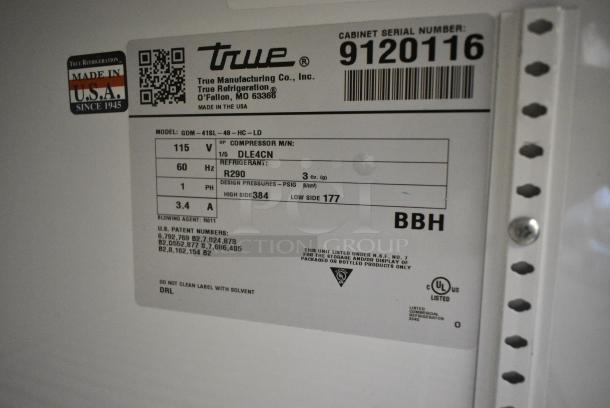 2017 True GDM-41SL-54-LD Metal Commercial 2 Door Reach In Cooler Merchandiser w/ Poly Coated Racks. 115 Volts, 1 Phase. Tested and Powers On But Does Not Get Cold - Image 5 of 5