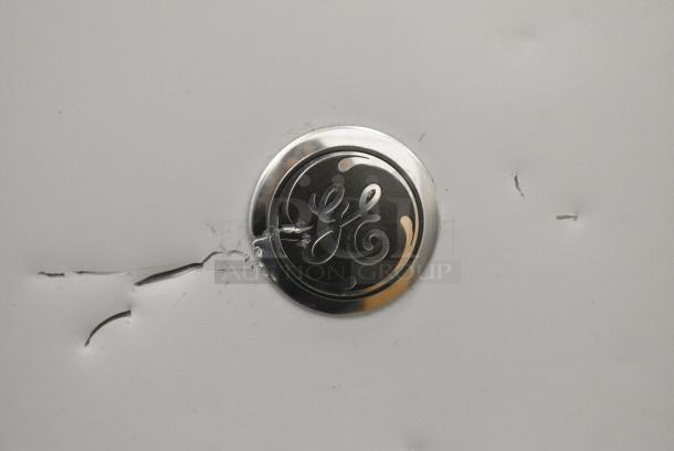 General Electric GE GME04GGHWW Mini Cooler. Tested and Powers On But Does Not Get Cold - Image 2 of 5