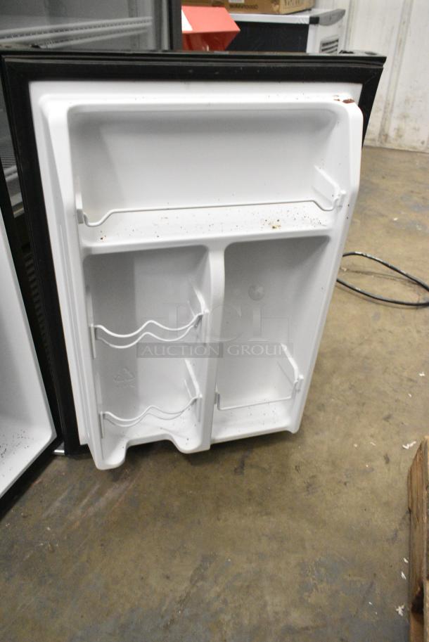 Galanz GLR25MBKE02 Mini Cooler. 115 Volts, 1 Phase. Tested and Working! - Image 5 of 6