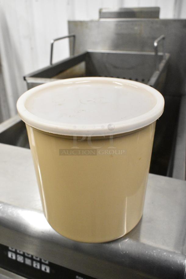 8 Cambro CP27 Tan Poly Bins w/ White Lids. 8 Times Your Bid! - Image 2 of 7