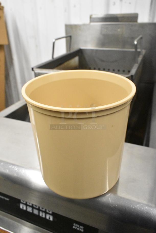 8 Cambro CP27 Tan Poly Bins w/ White Lids. 8 Times Your Bid! - Image 6 of 7