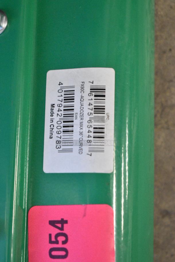 2 BRAND NEW SCRATCH AND DENT! Unger FX90C AquaDozer Max 36" Heavy-Duty Curved Floor Squeegee and 18528D40054B Beverage-Air 28D40-054B-05 1" Divider Bar for DP Pizza Prep Tables. 2 Times Your Bid! - Image 4 of 5