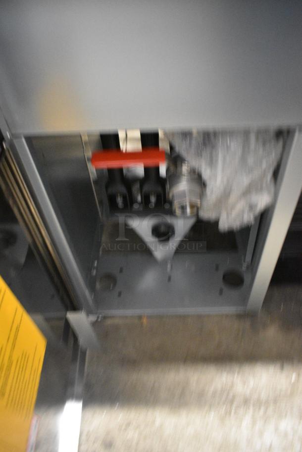 BRAND NEW SCRATCH AND DENT! Vulcan 1VEG35M-1 Stainless Steel Commercial Floor Style Natural Gas Powered Deep Fat Fryer w/ 2 Metal Fry Baskets. 70,000 BTU. - Image 5 of 6