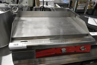 BRAND NEW SCRATCH AND DENT! Avantco 177EG24N 24" Electric Countertop Griddle - 208/240 Volts, 1 Phase.