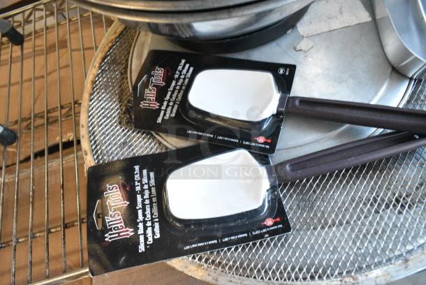 17 Various Items Including Metal Bowls, Round Pizza Screens and Utensils. 17 Times Your Bid! - Image 4 of 9