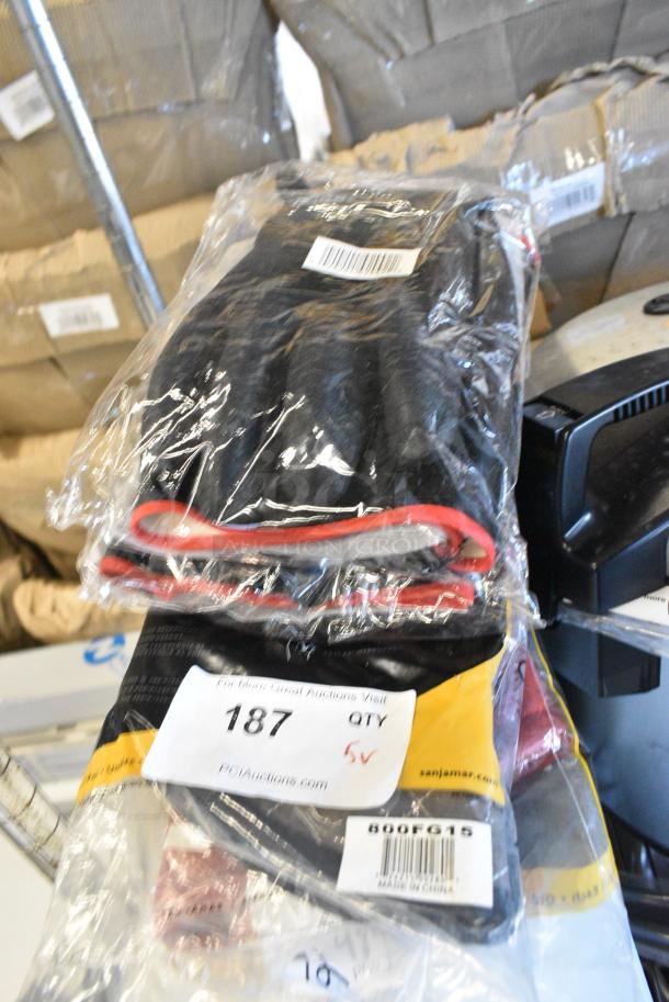 5 BRAND NEW SCRATCH AND DENT! Items Including 800FG15 Oven Mitts, San Jamar CTC15 Cool Touch 15" Oven Mitt with Kevlar® WebGuard. 5 Times Your Bid! - Image 1 of 6