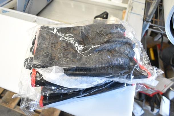 5 BRAND NEW SCRATCH AND DENT! Items Including 800FG15 Oven Mitts, San Jamar CTC15 Cool Touch 15" Oven Mitt with Kevlar® WebGuard. 5 Times Your Bid! - Image 2 of 6