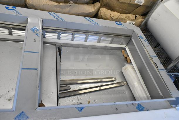 BRAND NEW SCRATCH AND DENT! Beverage Air SPE60HC-24M 60" 2 Door Mega Top Refrigerated Sandwich Prep Table. 115 Volts, 1 Phase. Tested and Working! - Image 5 of 13